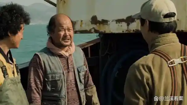 33人出海钓鱿,却只回来11人,15年前他们经历了什么?