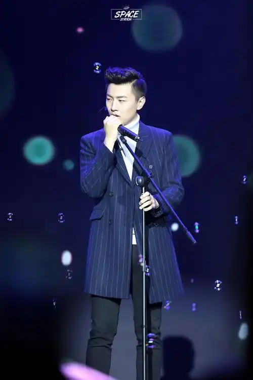 青哥 天津见面会 今夏(唱歌的男人最帅了!(((o(*▽*)o))))