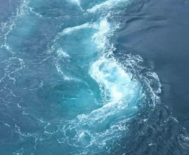 二,迈尔海峡大漩涡在挪威萨尔登湾峡和希尔斯塔湾之间有一处三公里长