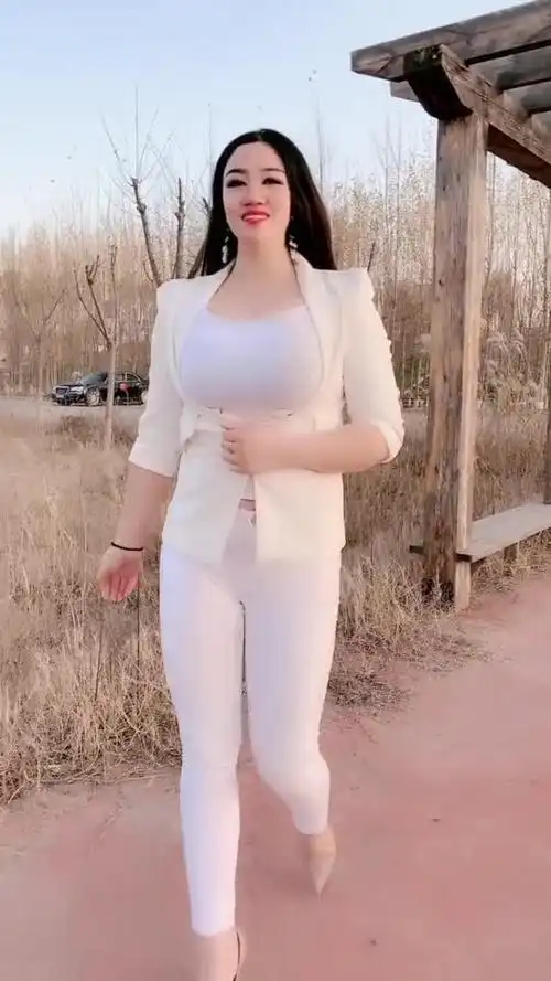 高挑气质,身材微胖,这样的女神旺夫有女人味