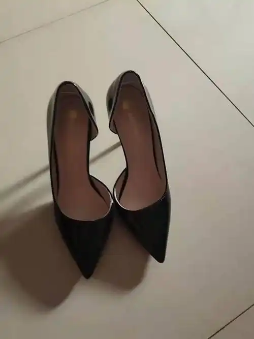 闲置高跟鞋