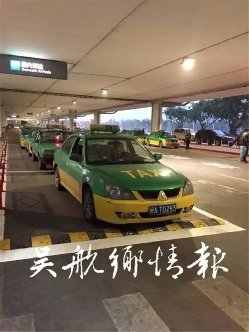 长乐机场出租车候客区前安装减速带另外,该道管所还在长乐机场出租