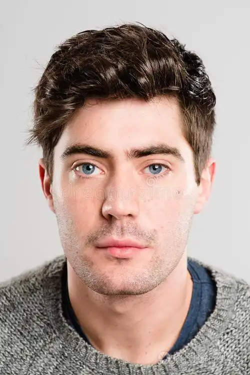 严肃人物肖像真人高清灰色背景照片-正版商用图片0mr3vz-摄图新视界