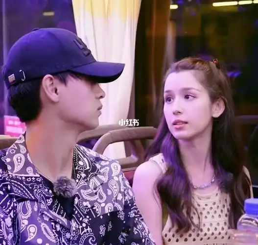 秦霄贤怎么在看自己cp超话哈哈哈