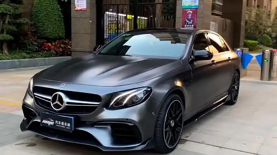 奔驰e系车身改色贴膜漆面电光灰改色贴膜奔驰原厂哑光灰效果