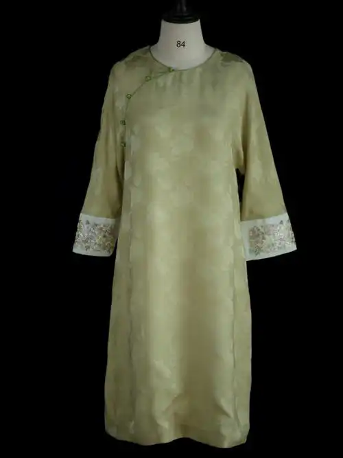 白茶色缠枝葡萄罗裙