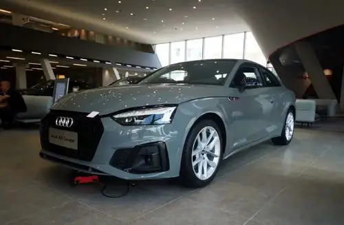 双大屏是亮点,还有无框车门!双门轿跑奥迪a5最低配也够拉风