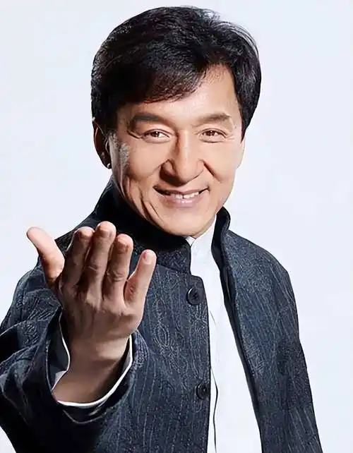 成龙这个被榨干的时代象征,是如何最终有尊严地落幕的,一代巨星?