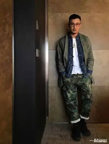 余文乐闭关10个月魔鬼健身霸气演绎穿衣显瘦脱衣有肉的身材