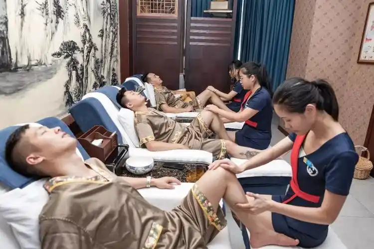 我国遍地的足疗店为何男性们就洗不出一家大公司