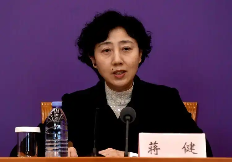 国家中医药管理局医政司司长蒋健回答记者提问.