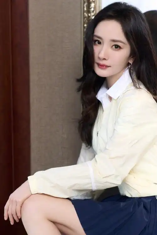 杨幂巴洛克穿搭