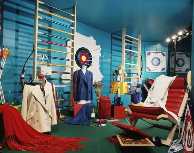 hermès橱窗陈列才是业界天花板,又美又高级!(图9)