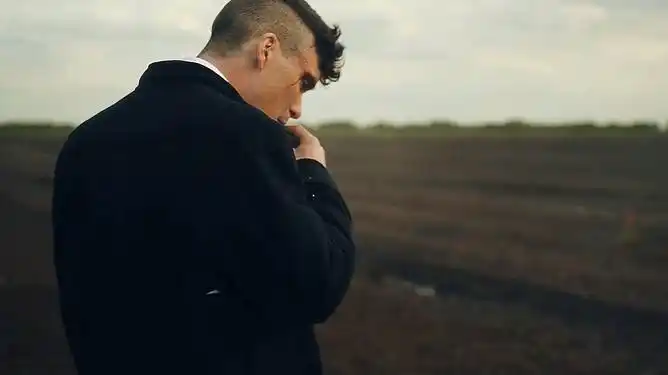 戴上耳机来感受汤米谢尔比的魅力