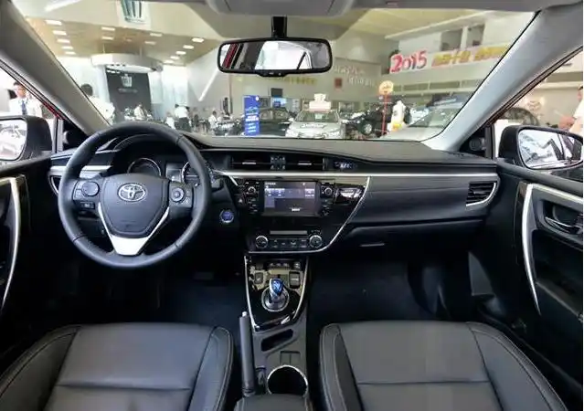 一汽丰田卡罗拉双擎混动版内饰