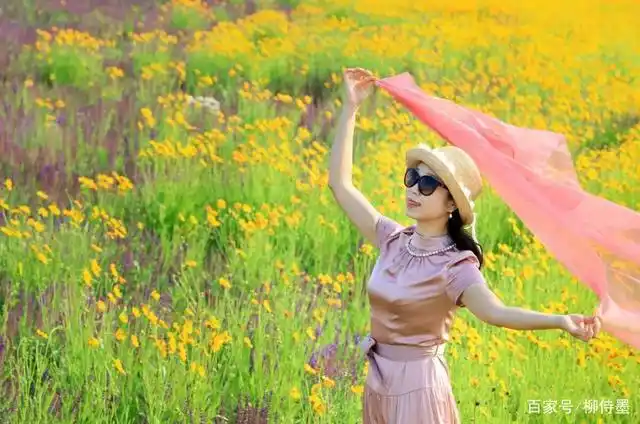 5组适合中年女性的拍照姿势,不做纱巾团,照片优雅又耐看