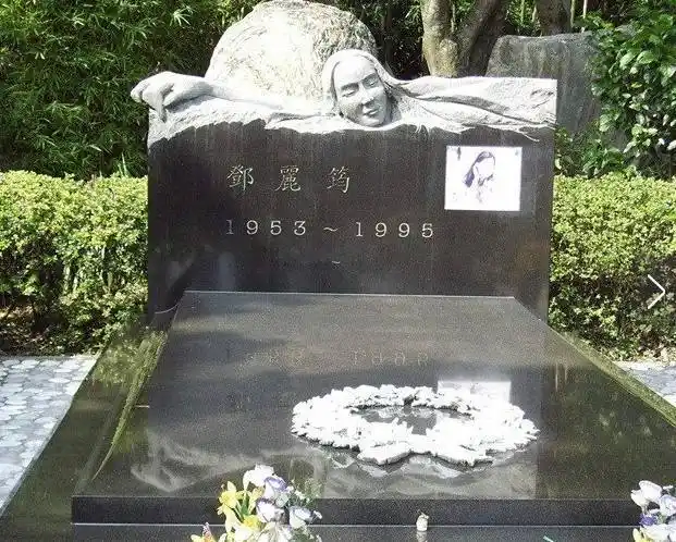 姚贝娜,墓地位于武汉市的一个文化公园.