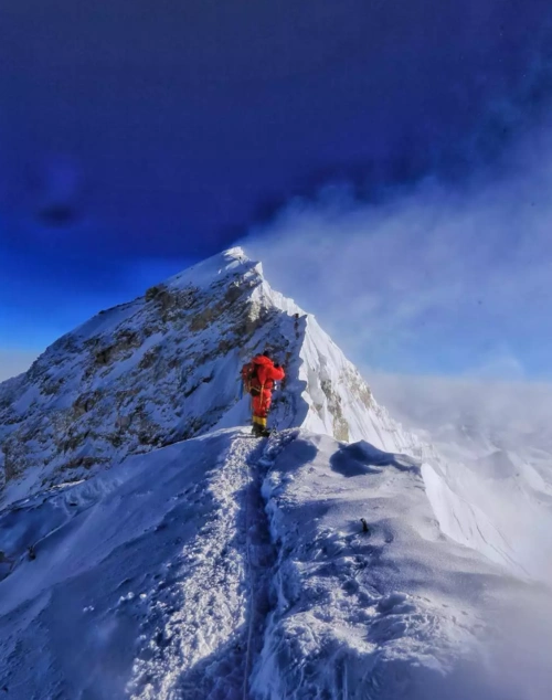 佛山人成功登顶珠峰!