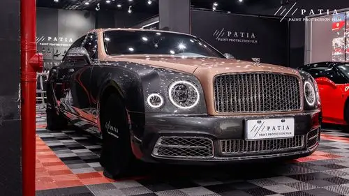 宾利慕尚香槟双拼全车打造犀牛皮