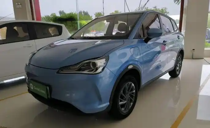 哪吒汽车 哪吒v 2021款 标准续航娱乐版