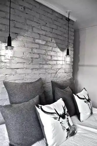 比白色多了一份内敛比黑色少了一份激烈灰色系的砖墙灰色调,看上去