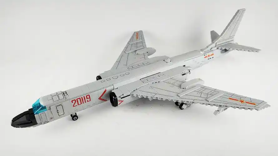 地上有59",作为我国空军现役资历最老的机型之一,轰-6系列轰炸机的