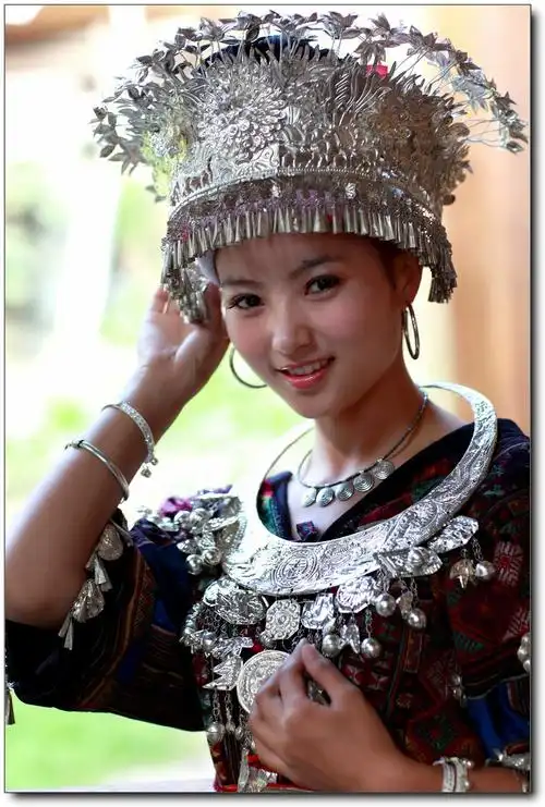 贵州千户苗寨拍的苗女.