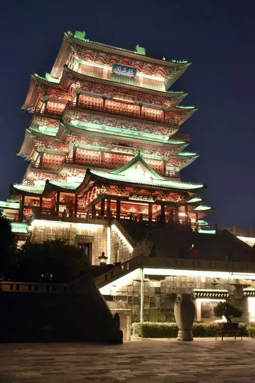 写美篇 国内曾有三座滕王阁,按建筑时间顺序分布在山东滕州,江西南昌