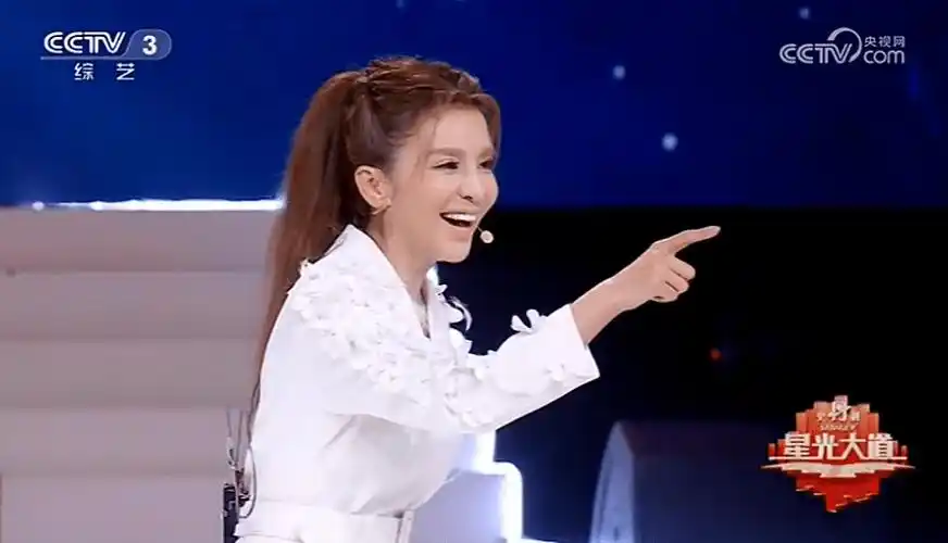 小尼:暂别主持8年之久的《星光大道》,将于年度总决赛正式回归_朱迅