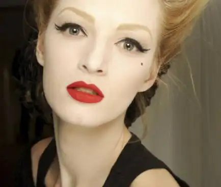 3,泪痣在眼角的下面,属于真正的泪痣.