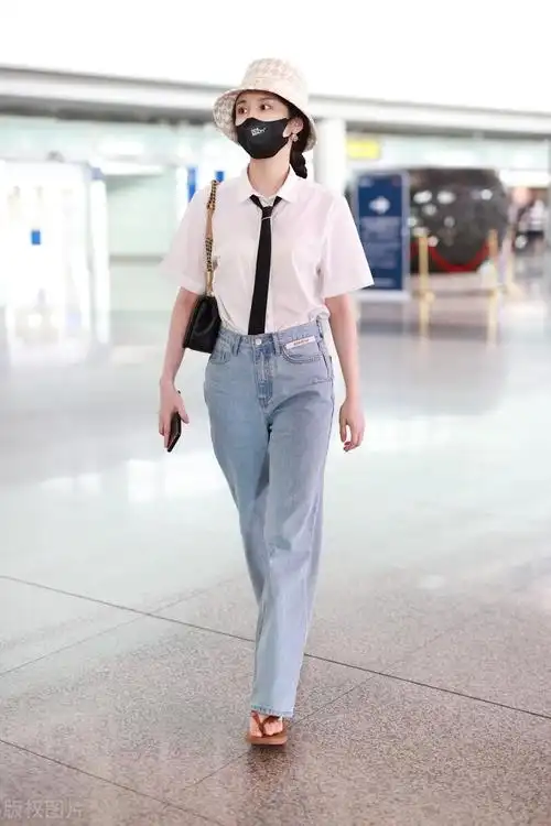 张慧雯现身机场