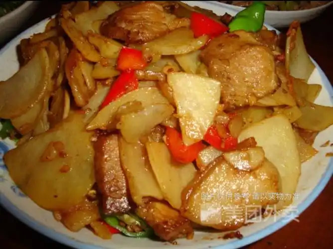 土豆回锅肉盖浇饭图片