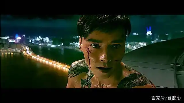 没什么变化,僵化的脸不像是主角,倒像是《杀破狼2》中的典狱长附体