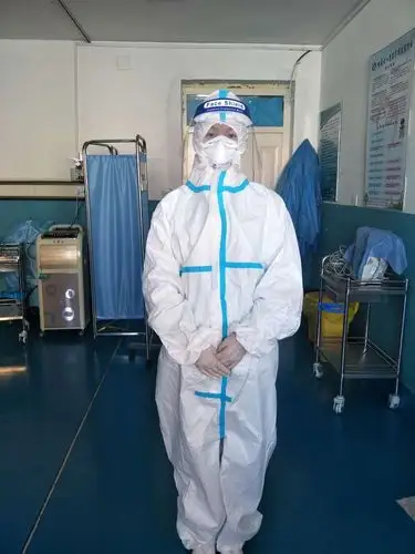 医院重症医学科疫情防控应急演练 写美篇         遵医嘱医护人员给