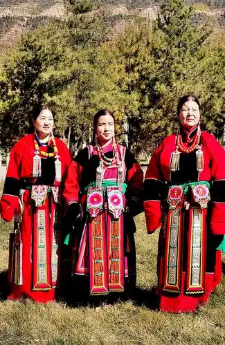 青海省海西州蒙古族,海东藏族漂亮的服饰!手机拍照