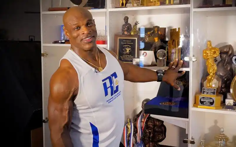 【健美肌肉男】科尔曼先生8个奖杯的内景