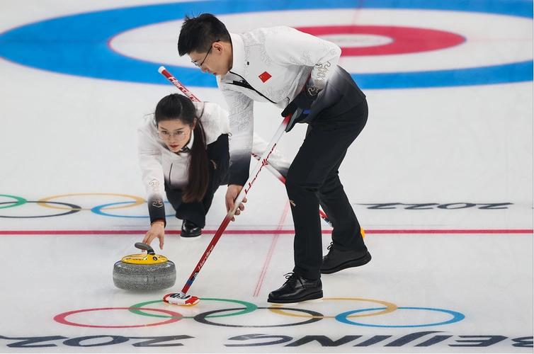连败不气馁 中国冰壶混双组合期待国内比赛水涨船高