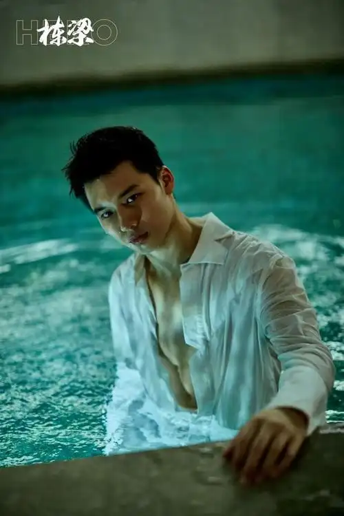 陈艾森拍杂志写真不过还是他跳水的照片好看