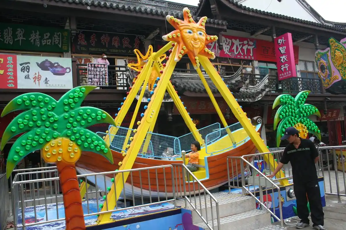 12座海盗船游乐设施的优势