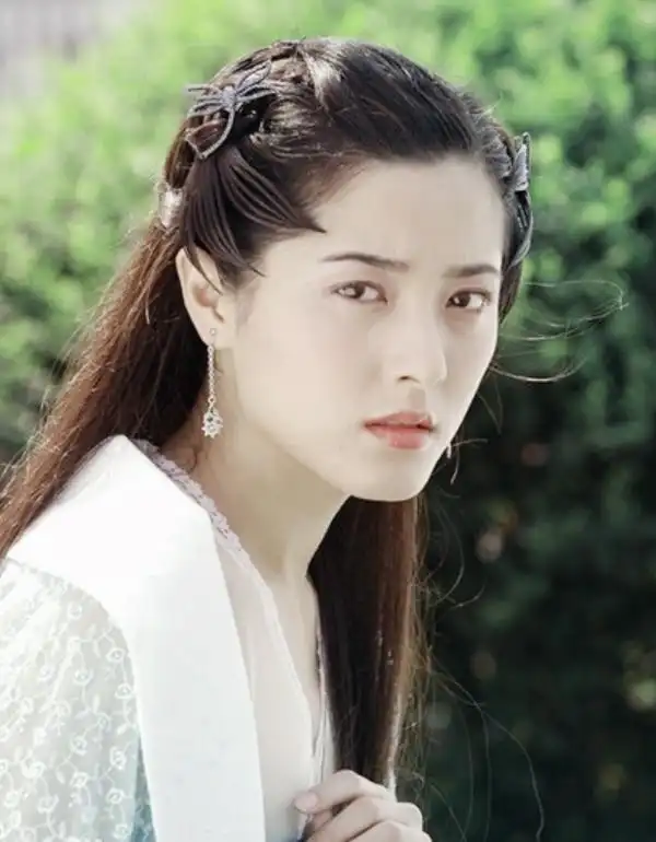 曾黎出席国剧盛典 获得年度表现力女演员称号