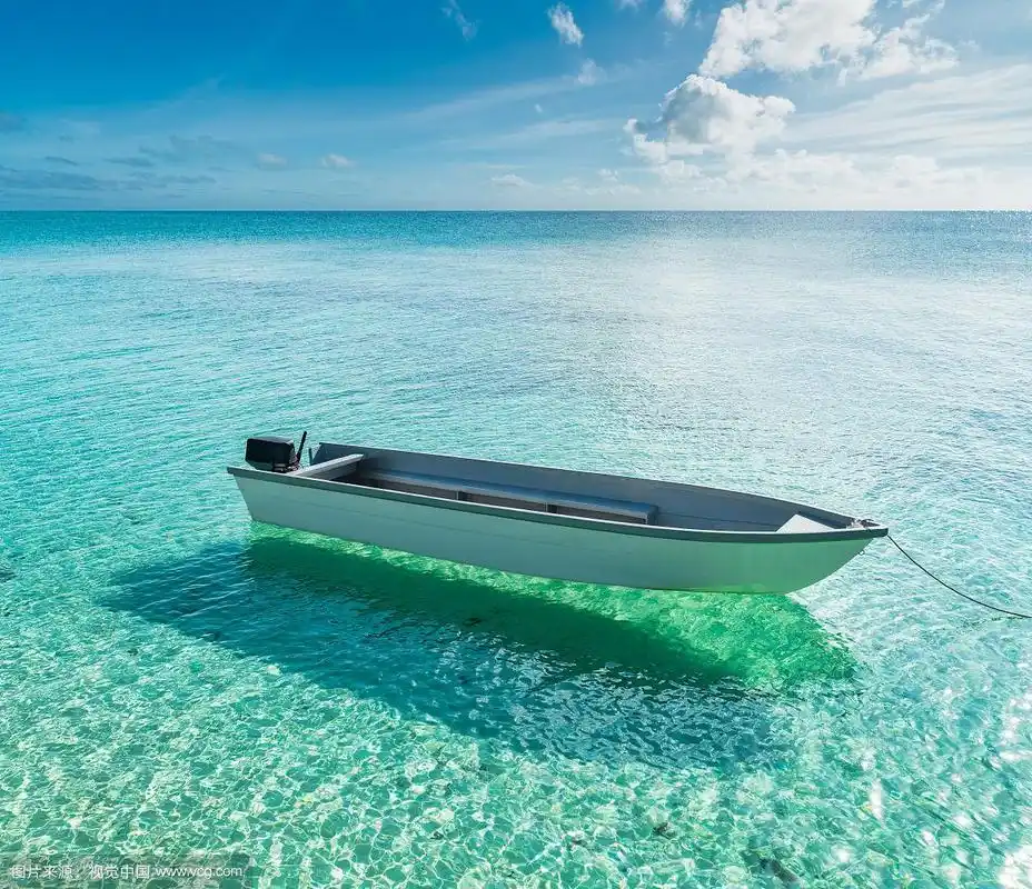 漂在海中的小船