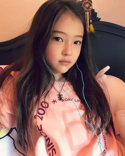 这位10岁的小女孩才是堕入凡间的天使吧