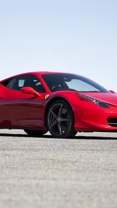 法拉利458意大利红色超级跑车侧视图,道路,天空 iphone 壁纸