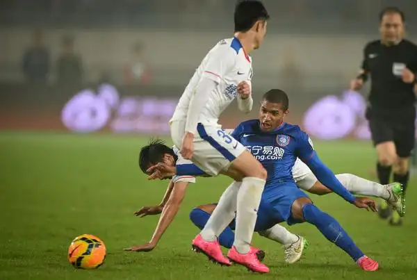 11月22日,在南京举行的2015年中国足协杯决赛首回合比赛中,江苏舜