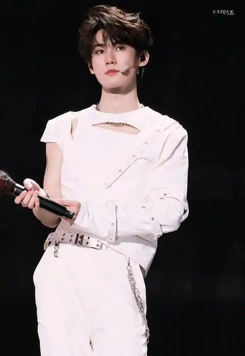 240126全能vocal张真源轮回舞台的激情燃动粉丝热潮涌动