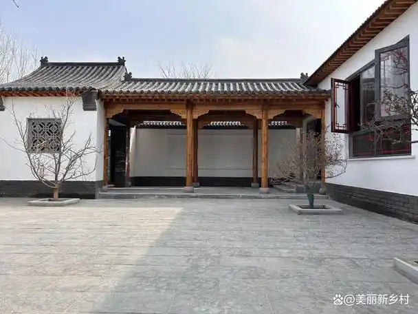 50分钟到国贸,门前水库,精装徽派院子每年3万,还送200平菜地