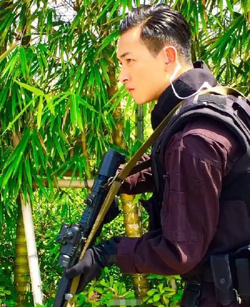 他出演过使徒行者的木虱一角,客串过像奖最佳剪辑片提名电影《风暴》