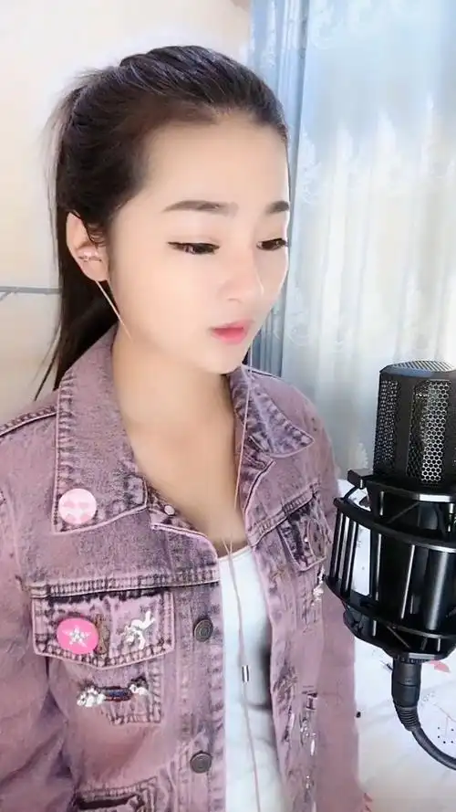 欣宝儿翻唱《为你放弃全世界》,歌词伤感触动人心.