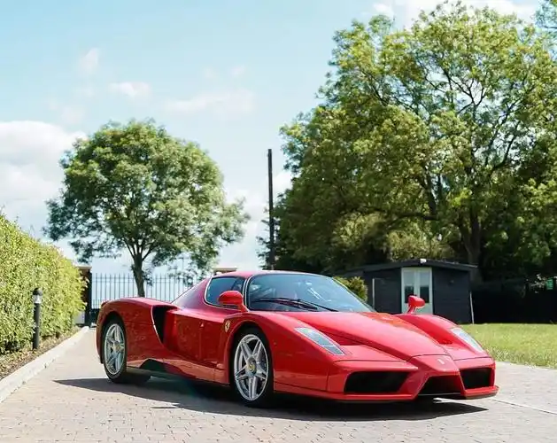 法拉利恩佐实车 简洁经典的设计