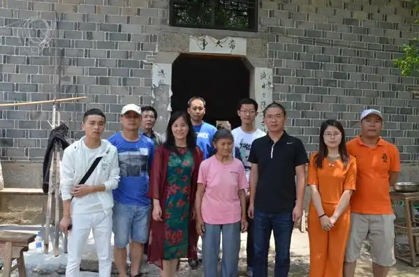 青年教师献爱心攻坚扶贫到安义南昌一中组织青年教师前往安义县帮扶